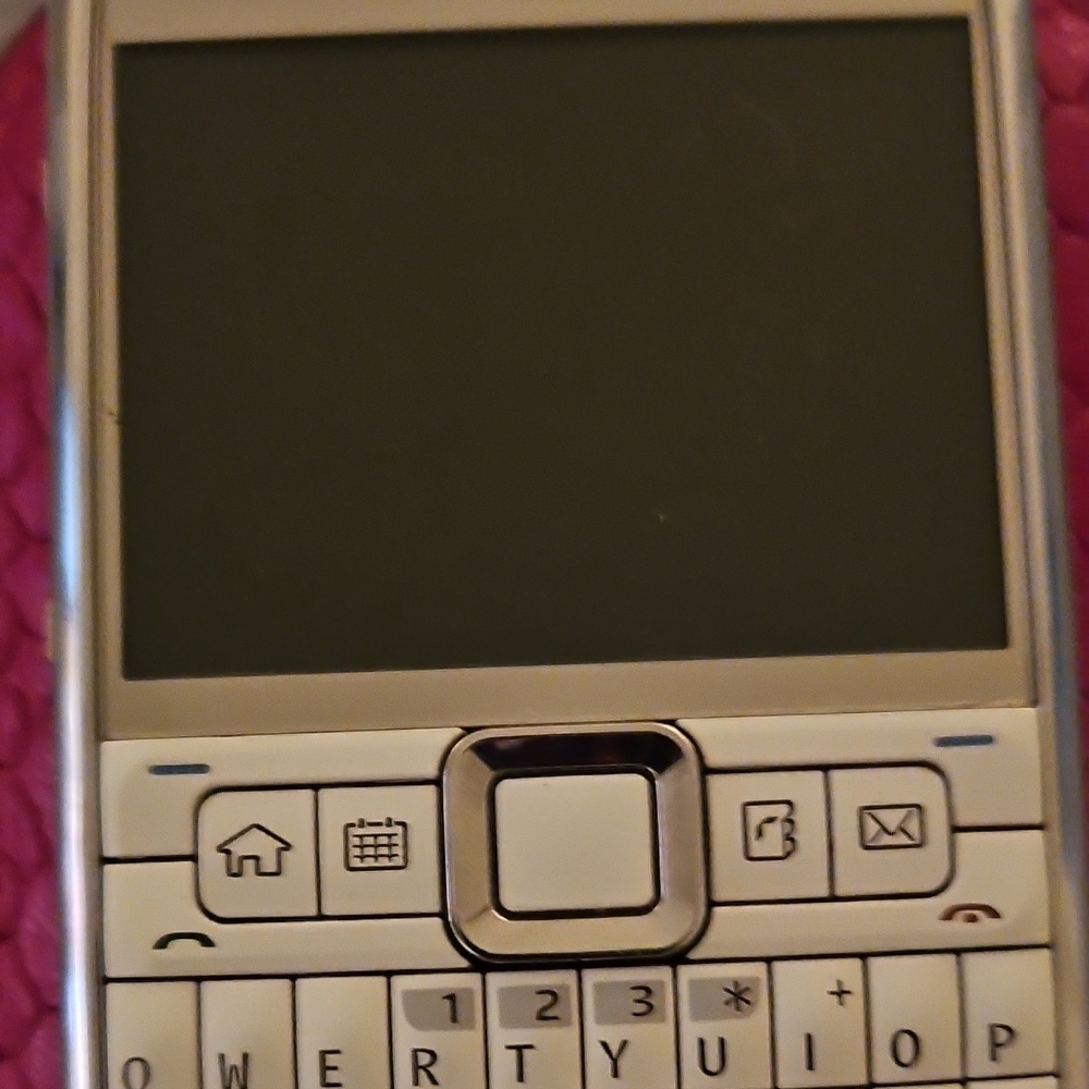 Classic Silver Cell Phone with QWERTY Keyboard